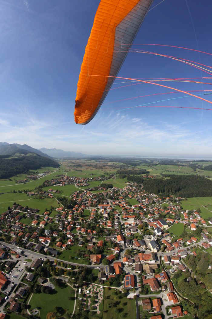 paragliderBergengedreht.jpg (161770 Byte)